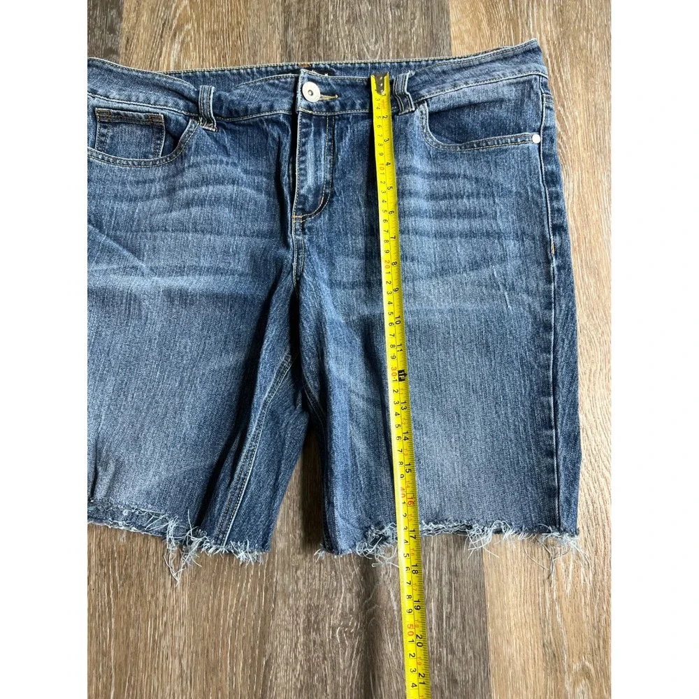 L.E.I. Sophia Hiphugger Shorts Juniors‎ 17 Blue Excellent Frayed Hem Bermuda